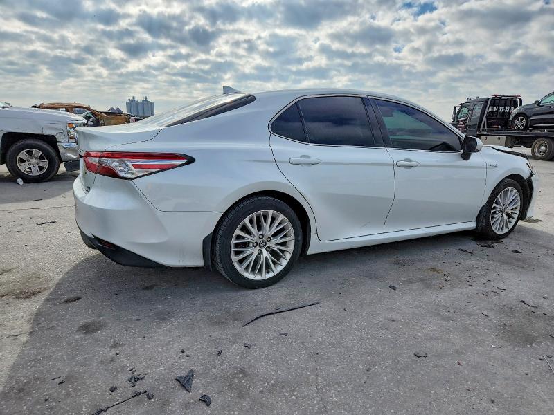 Photo 3 from auction – 2020 TOYOTA CAMRY XLE with VIN 4T1F31AK0LU522336