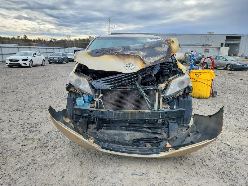 Photo 5 from auction – 2013 TOYOTA SIENNA with VIN 5TDKK3DC5DS367424