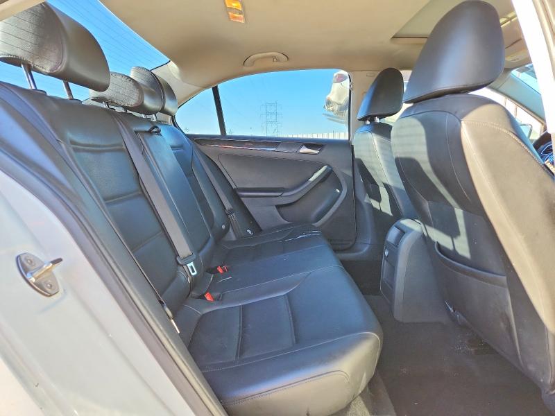 Photo 10 from auction – 2016 VOLKSWAGEN JETTA SEL with VIN 3VWL07AJ3GM227796