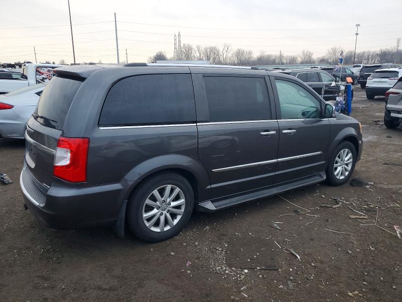 Photo 3 from auction – 2016 CHRYSLER TOWN & COU with VIN 2C4RC1GG8GR213334