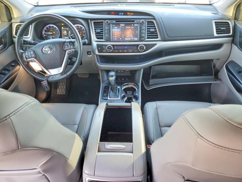 Foto 8 de la subasta – 2018 TOYOTA HIGHLANDER con VIN 5TDJZRFH2JS835365