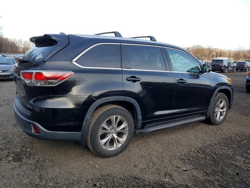 Photo 3 from auction – 2015 TOYOTA HIGHLANDER with VIN 5TDJKRFH9FS096622
