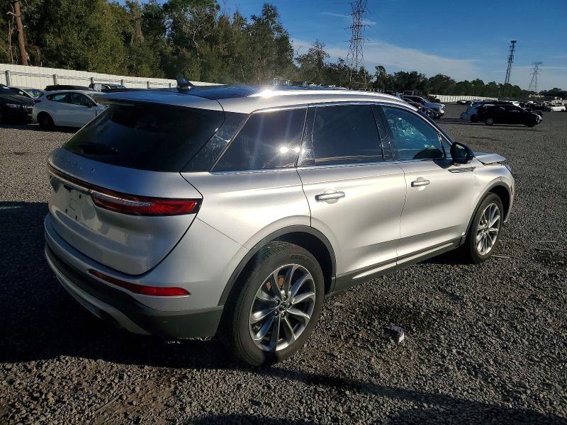 Photo 3 from auction – 2020 LINCOLN CORSAIR with VIN 5LMCJ1D97LUL30149