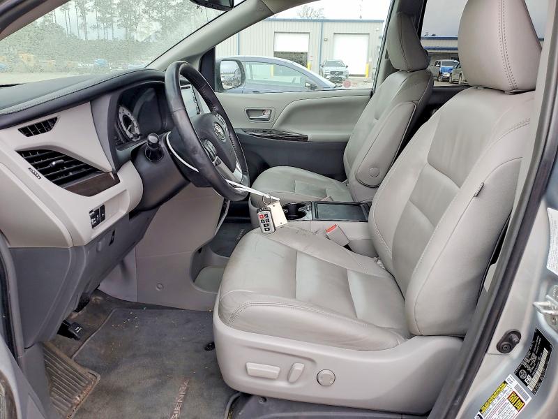 Photo 7 from auction – 2019 TOYOTA SIENNA XLE with VIN 5TDDZ3DC3KS214929