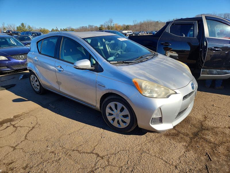 Photo 4 from auction – 2012 TOYOTA PRIUS C with VIN JTDKDTB34C1517404