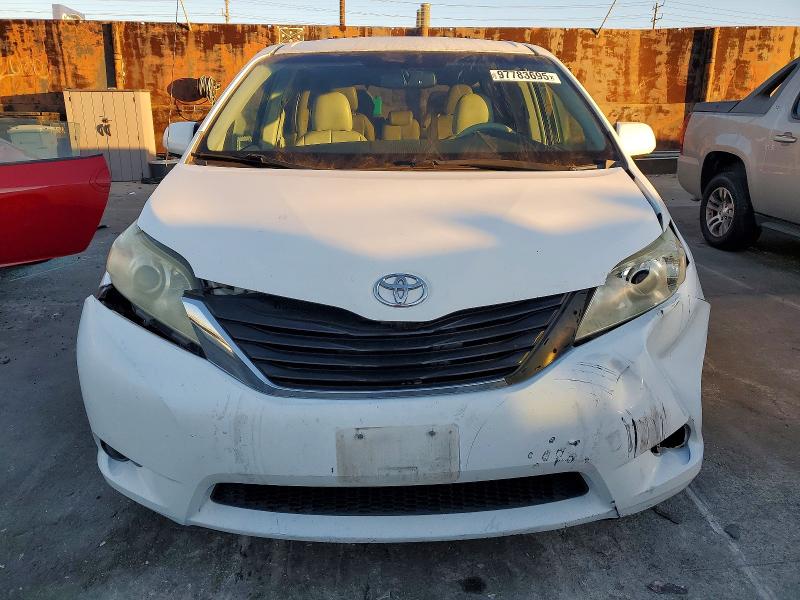 Photo 5 from auction – 2011 TOYOTA SIENNA with VIN 5TDKK3DCXBS113690