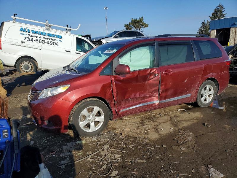 TOYOTA SIENNA LE 2015 with VIN 5TDKK3DC3FS679728 - Photo from auction