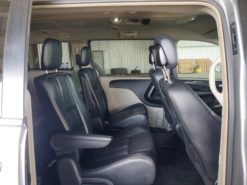Photo 11 from auction – 2015 CHRYSLER TOWN & COU with VIN 2C4RC1BG2FR740047
