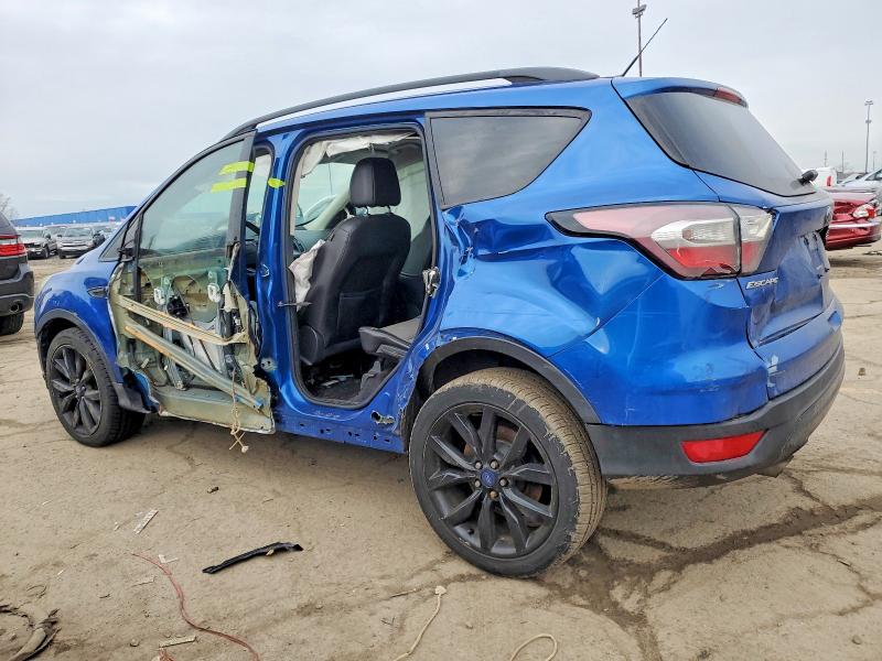 Photo 2 from auction – 2017 FORD ESCAPE SE with VIN 1FMCU9GD9HUD54775