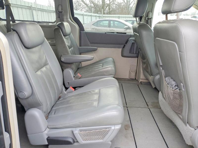 Photo 11 from auction – 2010 CHRYSLER TOWN AND C with VIN 2A4RR5D1XAR189058