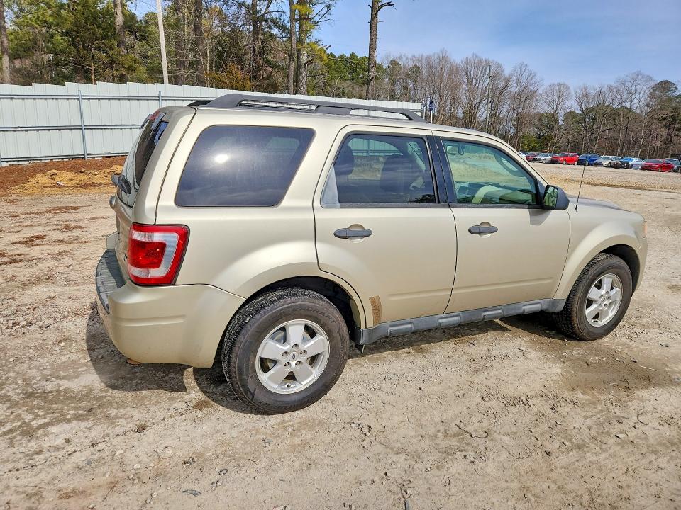 Photo 3 from auction – 2011 FORD ESCAPE XLT with VIN 1FMCU9D76BKA25792