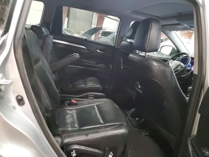 Photo 11 from auction – 2018 TOYOTA HIGHLANDER with VIN 5TDJZRFH2JS547460