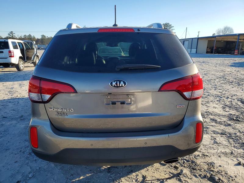 Photo 6 from auction – 2015 KIA SORENTO LX with VIN 5XYKT3A69FG661968