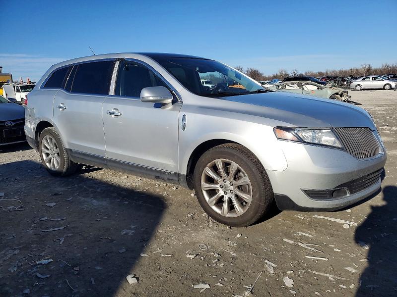 Photo 4 from auction – 2016 LINCOLN MKT with VIN 2LMHJ5FK3GBL01473