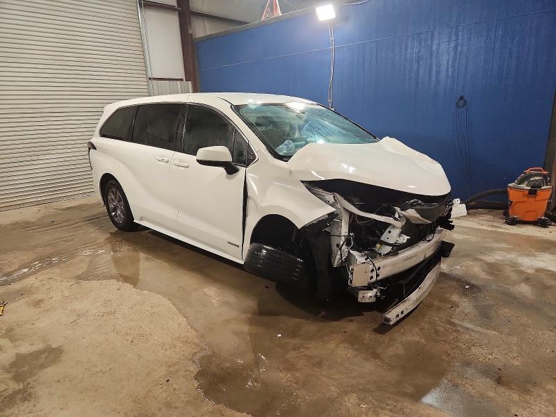 Photo 4 from auction – 2021 TOYOTA SIENNA with VIN 5TDKRKEC2MS063469