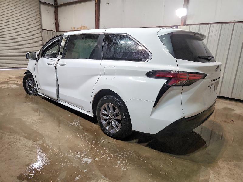 Photo 2 from auction – 2021 TOYOTA SIENNA with VIN 5TDKRKEC2MS063469