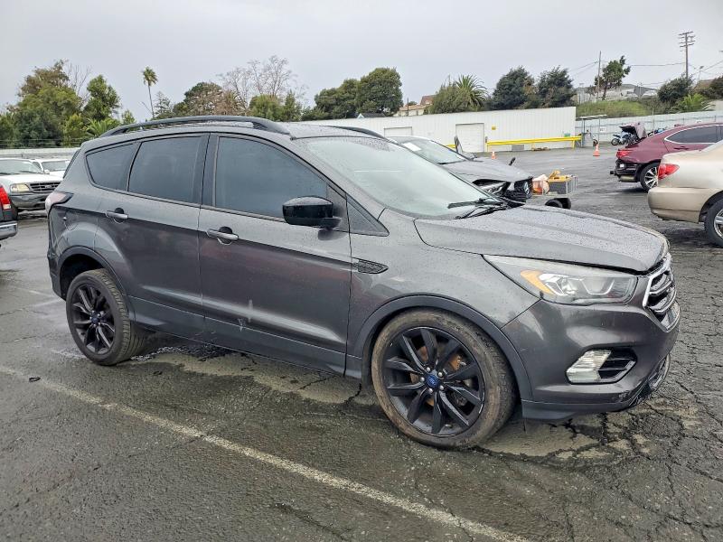 Photo 4 from auction – 2017 FORD ESCAPE with VIN 1FMCU0G98HUE97675