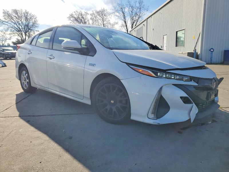 Photo 4 from auction – 2018 TOYOTA PRIUS PRIM with VIN JTDKARFP9J3098136