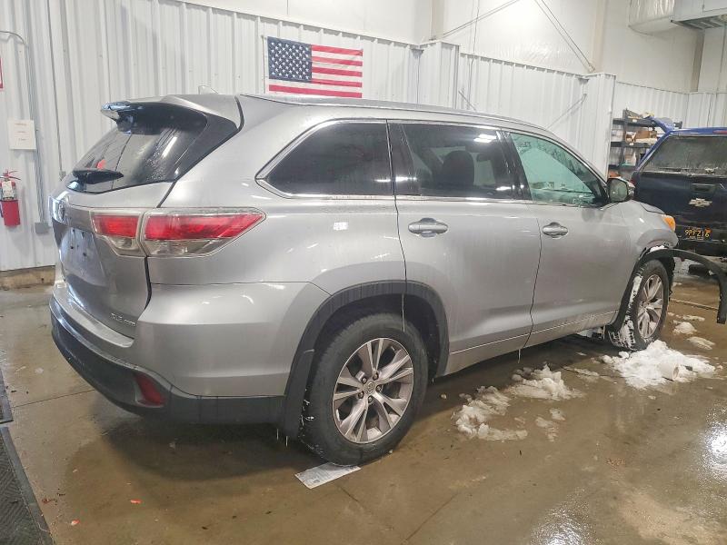 Photo 3 from auction – 2014 TOYOTA HIGHLANDER with VIN 5TDJKRFHXES042812