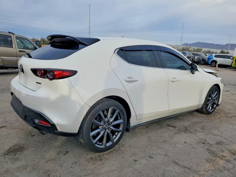 Photo 3 from auction – 2019 MAZDA 3 with VIN JM1BPAJM6K1132141