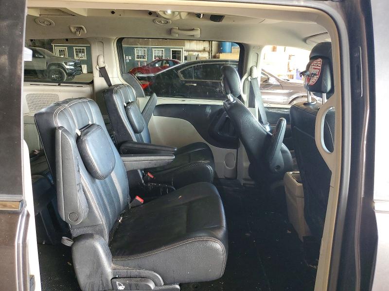 Photo 11 from auction – 2016 CHRYSLER TOWN & COU with VIN 2C4RC1BG6GR112445