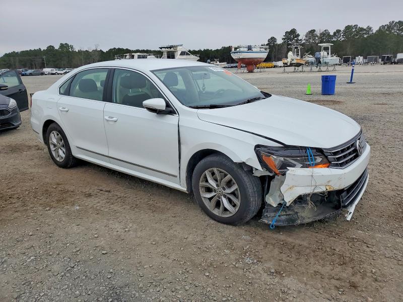 Photo 4 from auction – 2017 VOLKSWAGEN PASSAT with VIN 1VWAT7A30HC079531