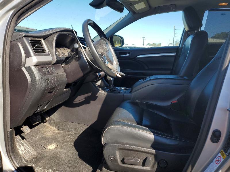 Photo 7 from auction – 2018 TOYOTA HIGHLANDER with VIN 5TDKZRFH4JS546931