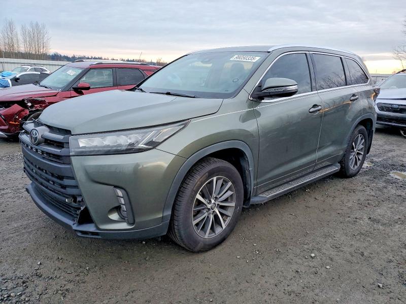 TOYOTA HIGHLANDER 2018 z numerem VIN 5TDJZRFH8JS886515 - Zdjęcie z aukcji