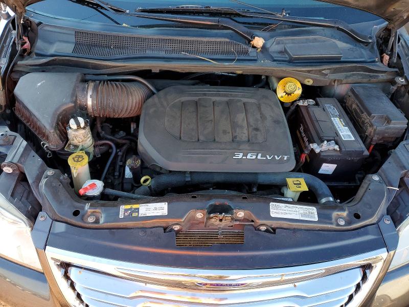 Photo 12 from auction – 2016 CHRYSLER TOWN & COU with VIN 2C4RC1BG1GR247378