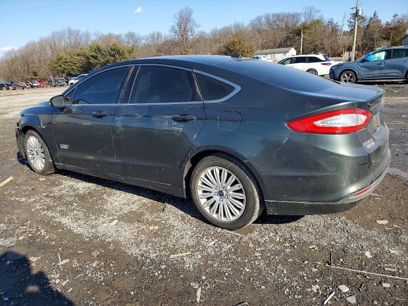 Photo 2 from auction – 2016 FORD FUSION with VIN 3FA6P0PU0GR145442