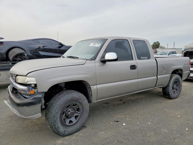 CHEVROLET SILVERADO 2000 with VIN 1GCEK19V7YE266005 - Photo from auction