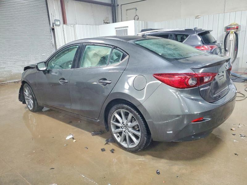 Photo 2 from auction – 2018 MAZDA 3 TOURING with VIN 3MZBN1V3XJM273333