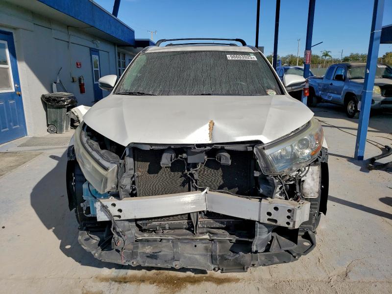 Photo 5 from auction – 2015 TOYOTA HIGHLANDER with VIN 5TDYKRFH5FS085583