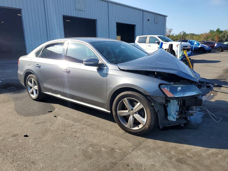 Photo 4 from auction – 2015 VOLKSWAGEN PASSAT S with VIN 1VWAT7A31FC088588