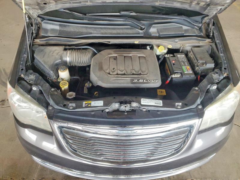 Photo 12 from auction – 2015 CHRYSLER TOWN & COU with VIN 2C4RC1BG0FR544737