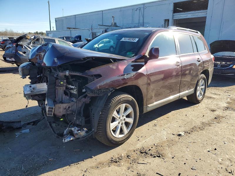 TOYOTA HIGHLANDER 2013 مع رقم تعريف المركبة 5TDBK3EH6DS263907 - صورة من المزاد