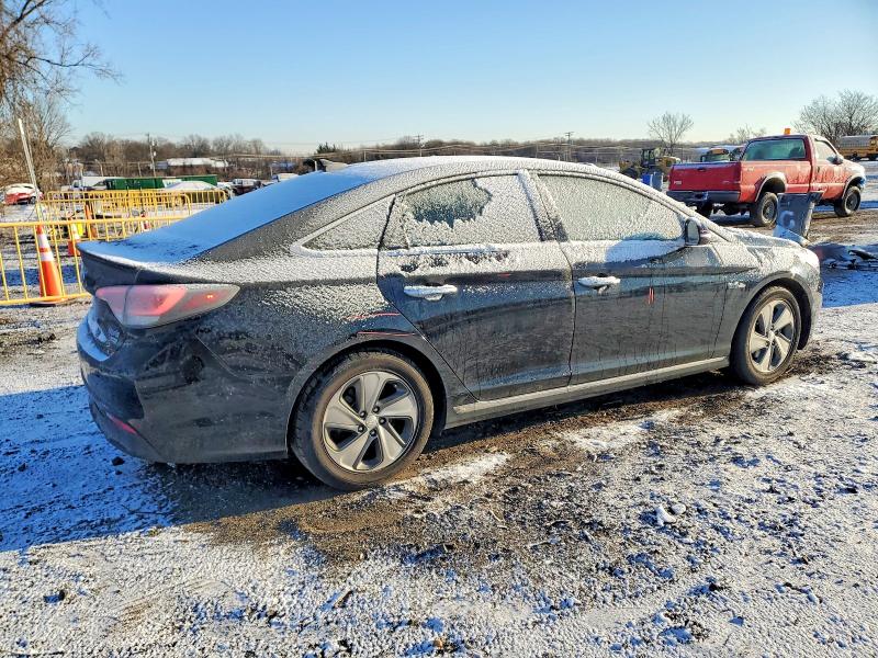 Photo 3 from auction – 2016 HYUNDAI SONATA with VIN KMHE34L15GA020057