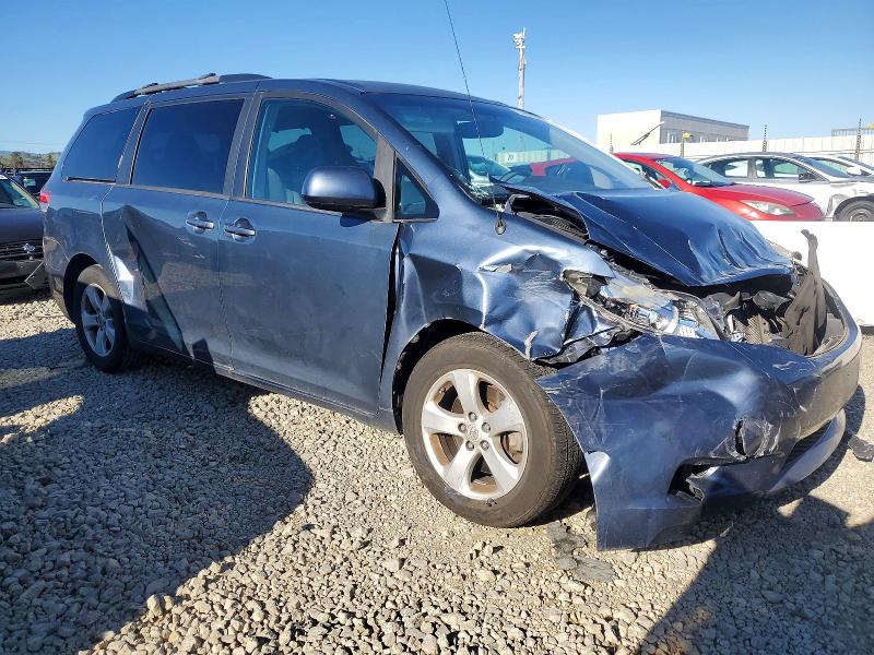Photo 4 from auction – 2014 TOYOTA SIENNA with VIN 5TDKK3DC1ES435929