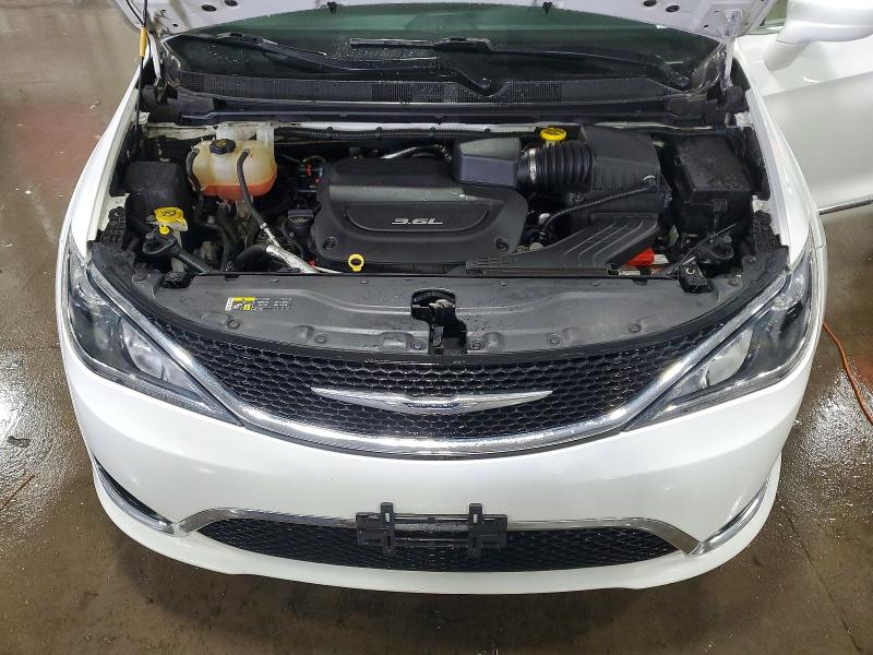 Photo 12 from auction – 2017 CHRYSLER PACIFICA with VIN 2C4RC1BG1HR832589