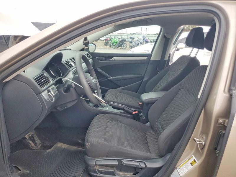 Photo 7 from auction – 2016 VOLKSWAGEN PASSAT with VIN 1VWAS7A31GC019047