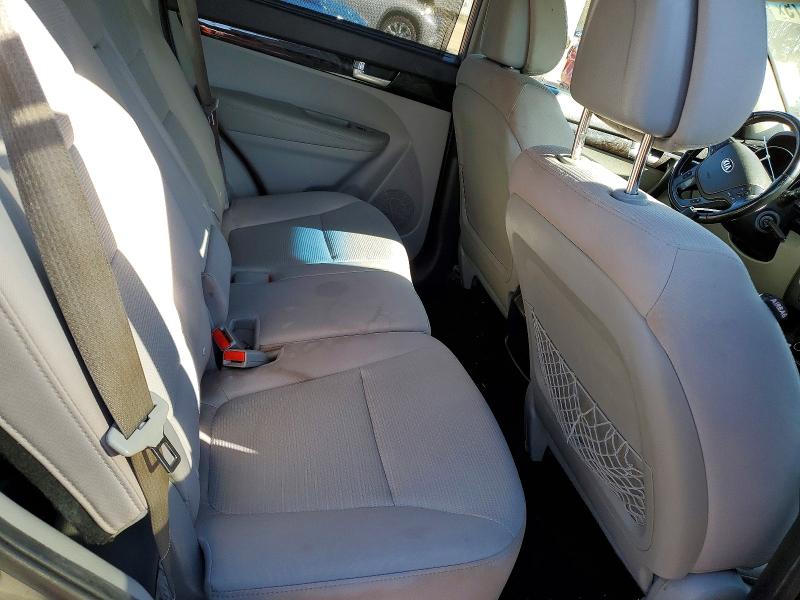 Photo 10 from auction – 2014 KIA SORENTO LX with VIN 5XYKT4A61EG444130