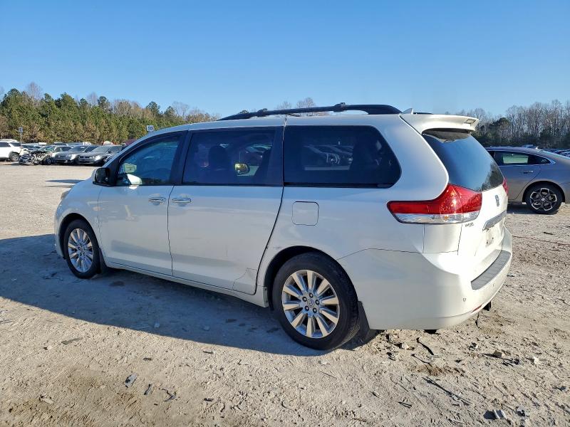 Photo 2 from auction – 2012 TOYOTA SIENNA XLE with VIN 5TDDK3DC2CS044133