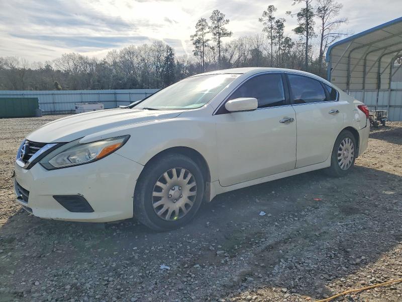NISS ALTIMA 2017 with VIN 1N4AL3APXHC231366 - Photo from auction
