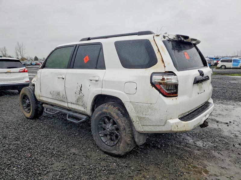 Photo 2 from auction – 2015 TOYOTA 4RUNNER SR with VIN JTEBU5JR7F5260149