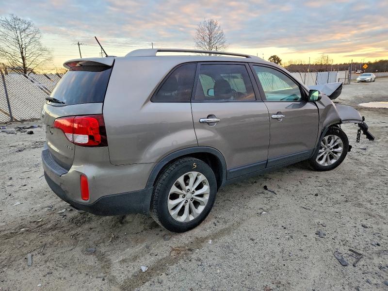 Photo 3 from auction – 2015 KIA SORENTO EX with VIN 5XYKU4A70FG578621