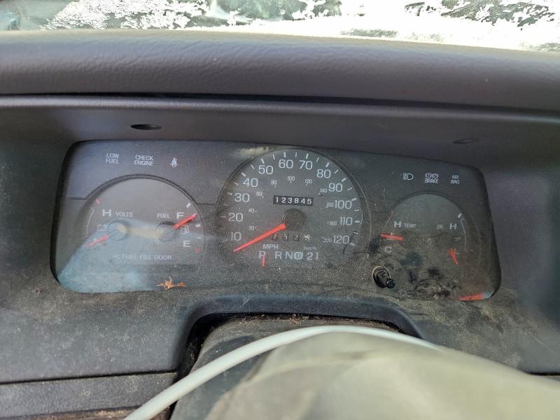 Photo 9 from auction – 2005 MERCURY GRAND MARQ with VIN 2MEFM74W45X631542