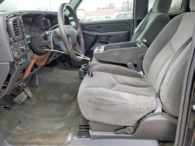 Photo 7 from auction – 2004 CHEVROLET SILVERADO with VIN 2GCEK19T341387446