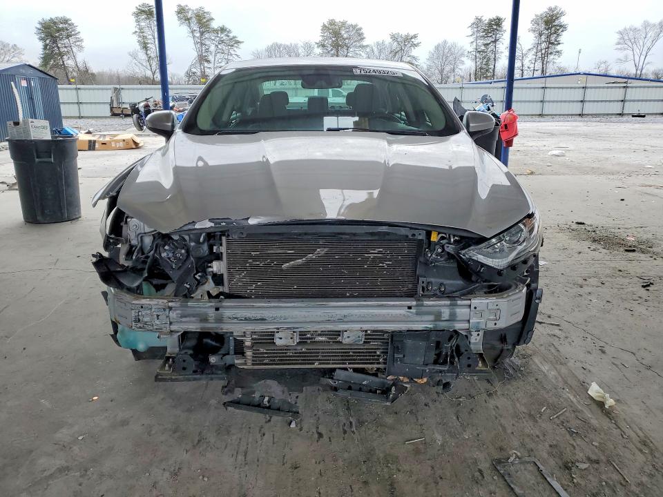 Photo 5 from auction – 2019 FORD FUSION with VIN 3FA6P0LU1KR206103