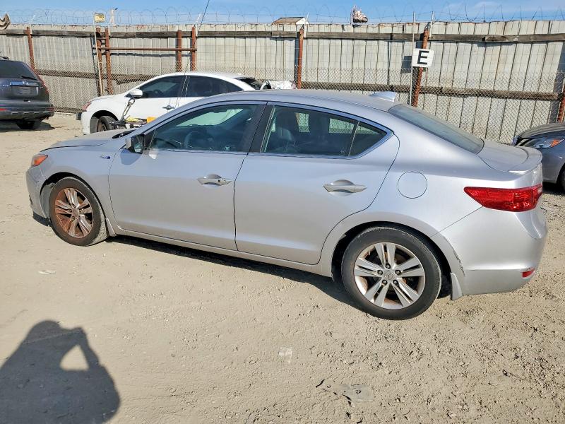 Photo 2 from auction – 2013 ACURA ILX with VIN 19VDE3F72DE302324