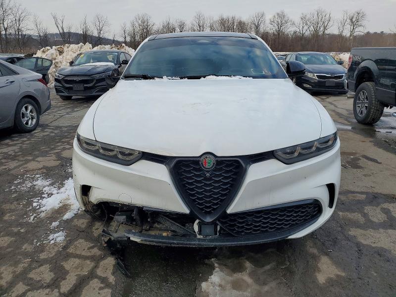 Photo 5 from auction – 2024 ALFA ROMEO TONALE VEL with VIN ZASPATDW5R3044183
